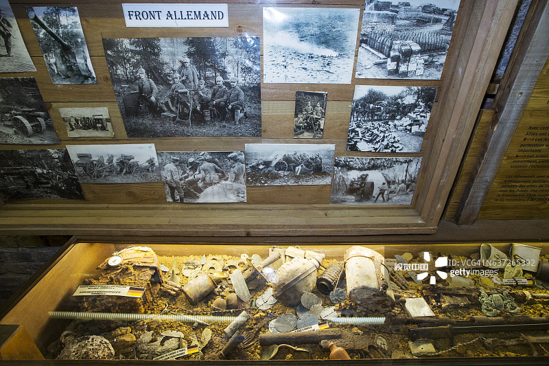 法国阿尔伯特索姆河战役地下博物馆的文物图片素材