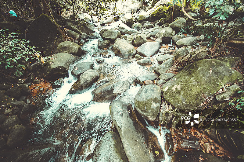 岩石与水图片素材