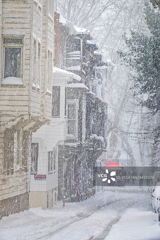 伊斯坦布尔耶尼科伊老房子，大雪图片素材