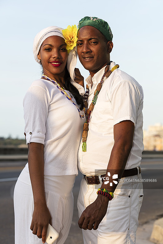 古巴年轻夫妇的肖像图片素材