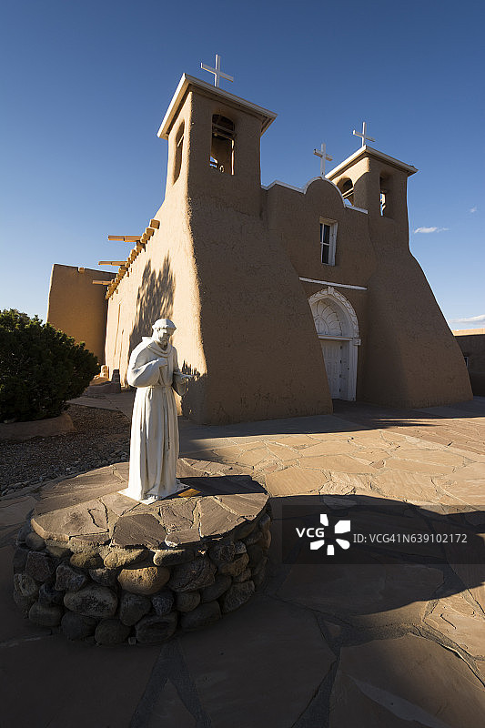 新墨西哥州，陶斯，兰乔斯德陶斯，圣弗朗西斯科德阿西斯教堂图片素材