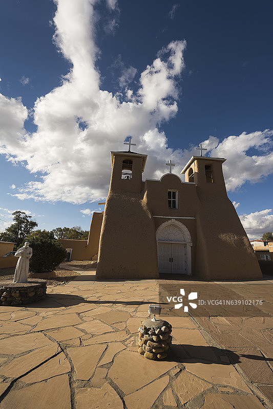 新墨西哥州，陶斯，兰乔斯德陶斯，圣弗朗西斯科德阿西斯教堂图片素材