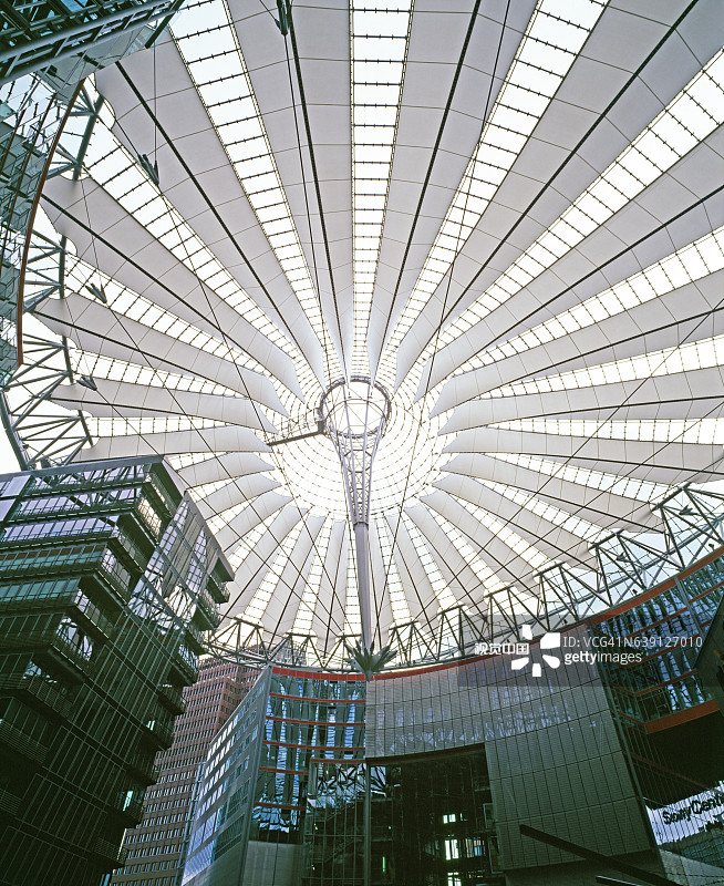 波茨坦广场索尼中心的屋顶图片素材