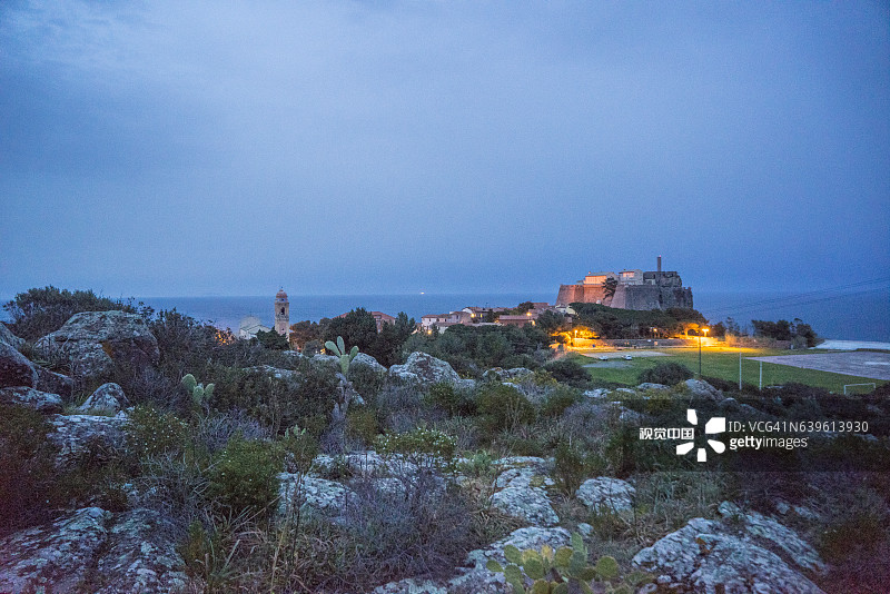 卡普拉亚村和圣乔治堡景观图片素材