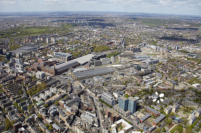 圣潘克拉斯和国王十字车站的西北部航拍景观，英国伦敦NW1。图片素材