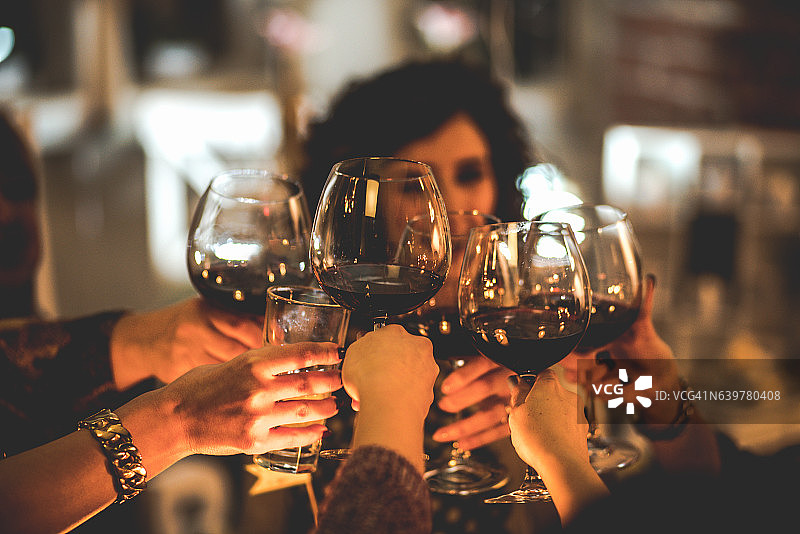 为美好未来祝酒图片素材