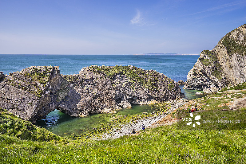 阶梯孔的折叠石灰岩地层图片素材