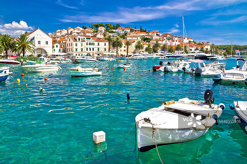 赫瓦尔岛的碧绿水岸图片素材