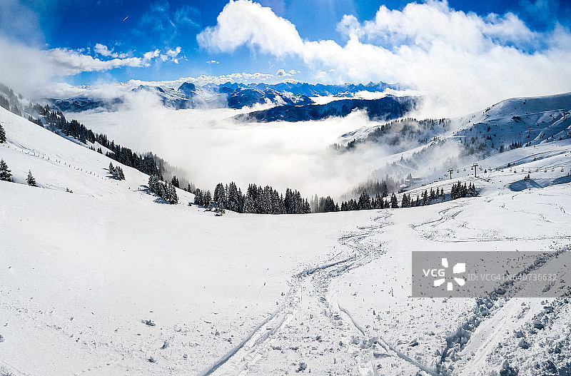 奥地利阿尔卑斯山的雪景和雪道图片素材