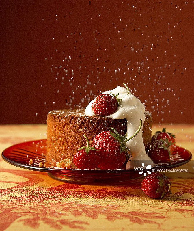 鲜草莓奶油蛋糕图片素材