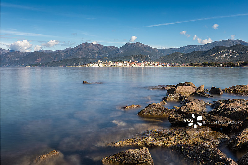 科西嘉岛圣弗洛伦特湾地中海的岩石图片素材