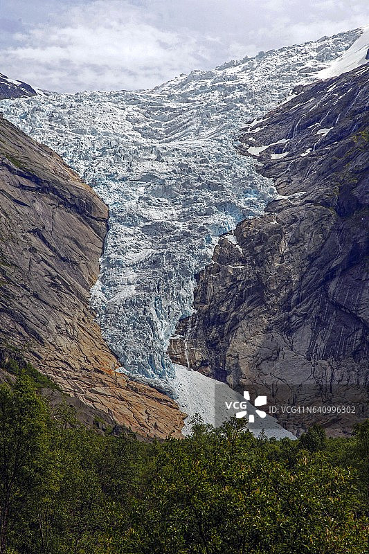 挪威西部奥尔登达伦的布里克斯达尔冰川图片素材
