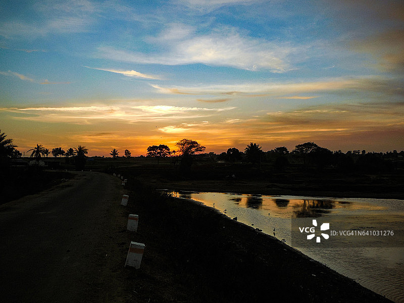 乡村日落图片素材
