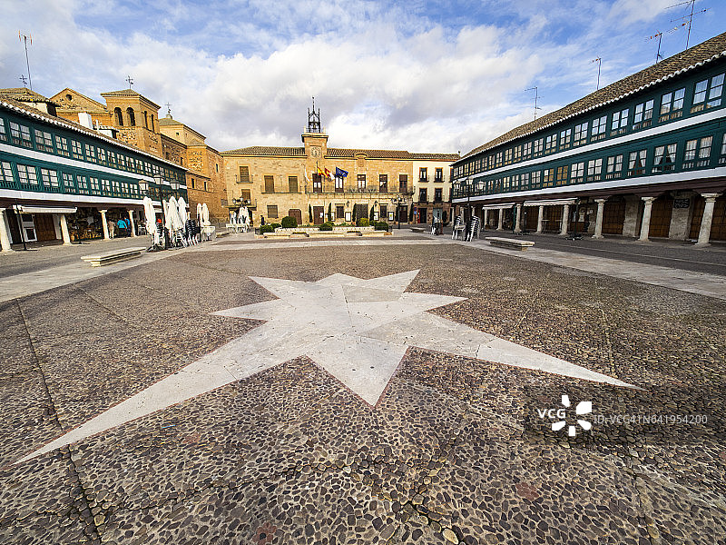 西班牙阿尔马格罗主广场的市政厅图片素材