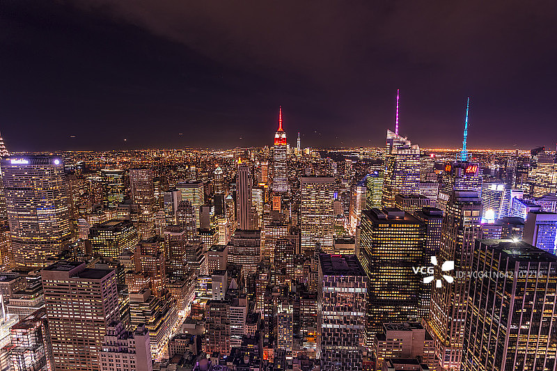 曼哈顿城市夜景与帝国大厦图片素材