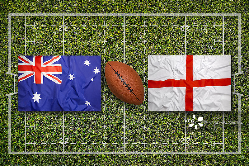 澳大利亚队与英格兰队旗帜在橄榄球场上图片素材