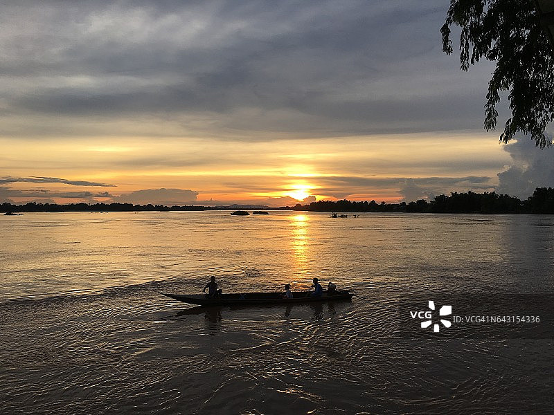 老挝东德岛湄公河日落图片素材