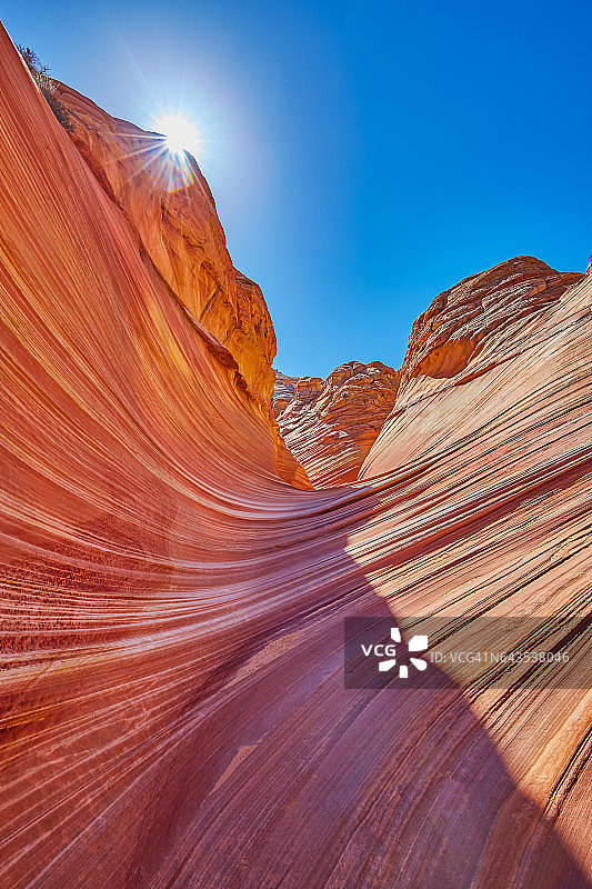 美国亚利桑那州帕里亚峡谷-朱红悬崖荒野的波浪图片素材