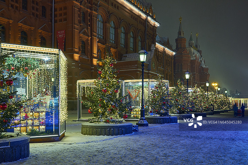 圣诞节和新年城市之夜灯光装饰图片素材