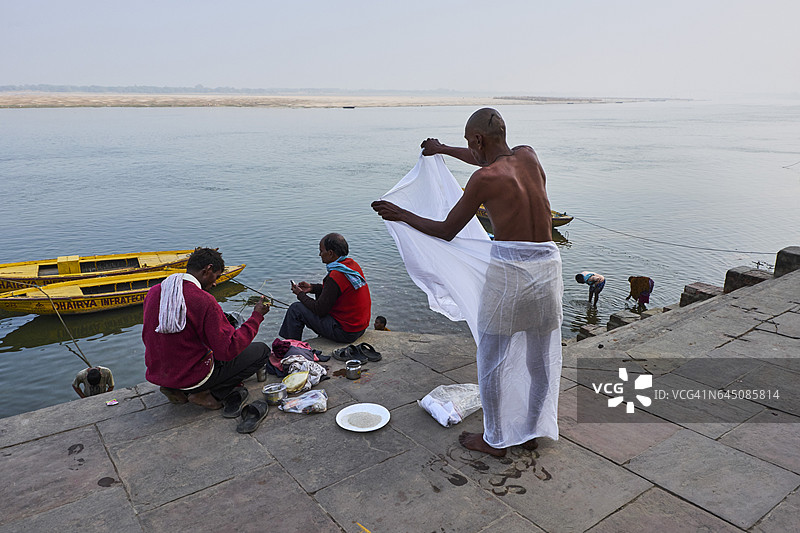 印度，瓦拉纳西（贝拿勒斯），恒河岸边的台阶图片素材