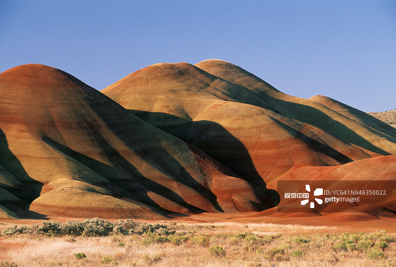 彩绘山上的清晨阴影图片素材
