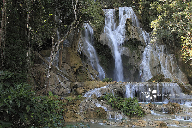 老挝琅勃拉邦，关西瀑布图片素材