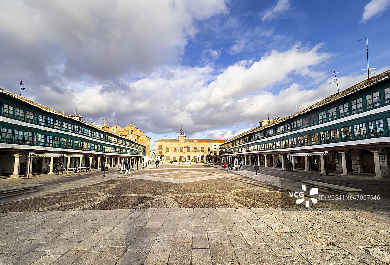 西班牙阿尔马格罗主广场的市政厅图片素材