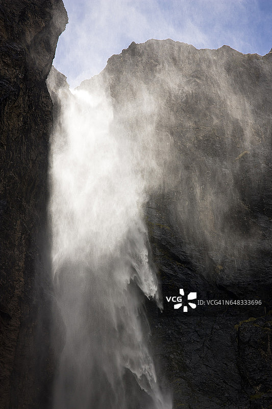 特隆纳多山瀑布图片素材