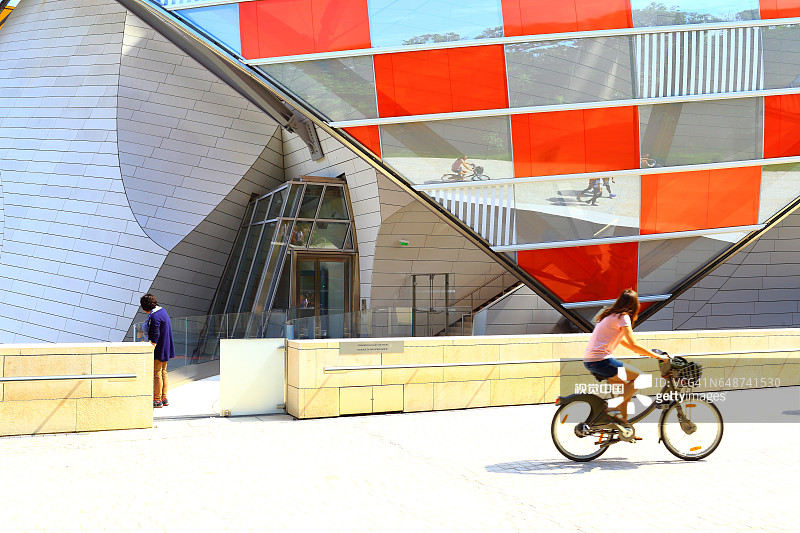 布洛涅森林中的路易威登基金会图片素材