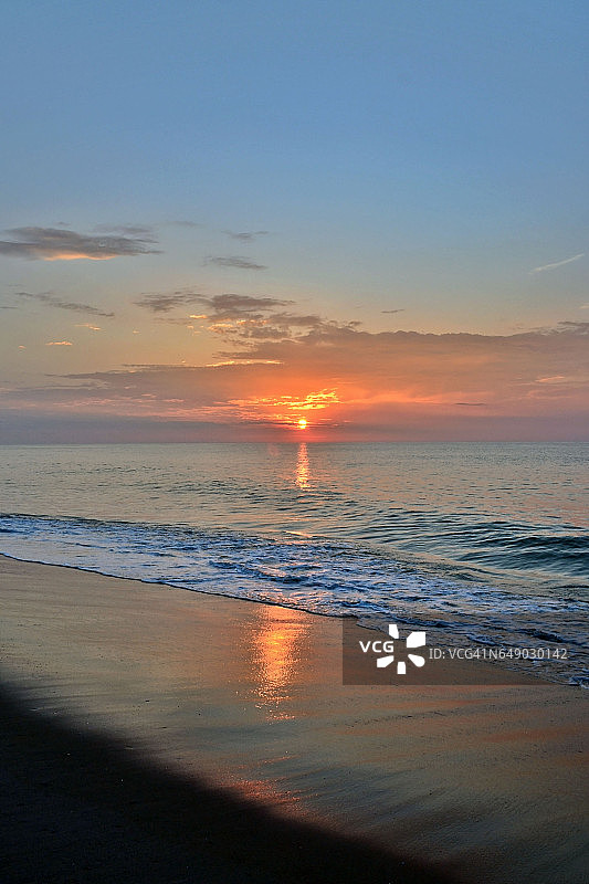 壮观的海岸日出图片素材