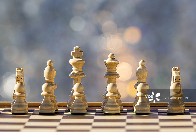 阳光下的棋盘图片素材