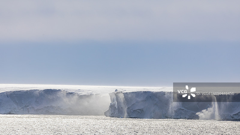 南极洲东部罗斯海鲸湾的罗斯冰架图片素材