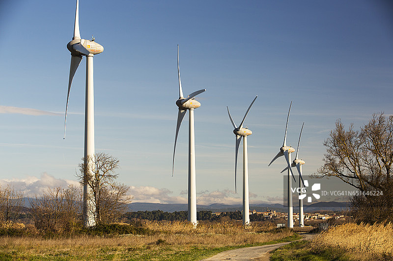 法国南部纳博讷附近的卡内风电场图片素材