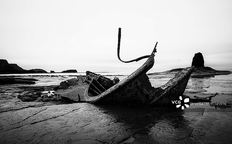 惠特比Saltwick海湾的沉船图片素材