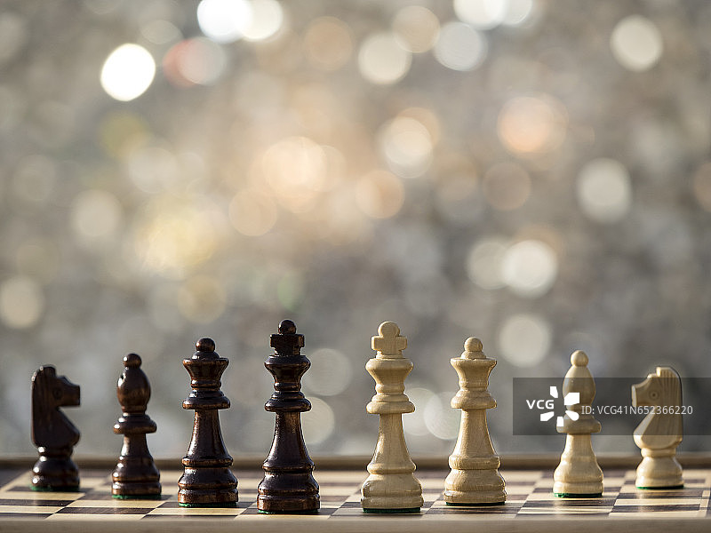 阳光下的棋盘图片素材