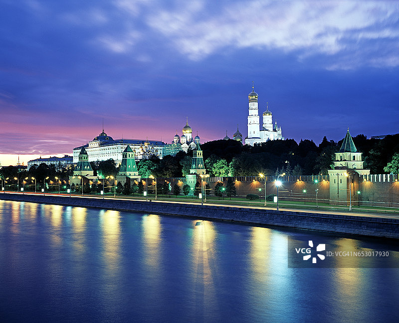 莫斯科河畔的克里姆林宫图片素材
