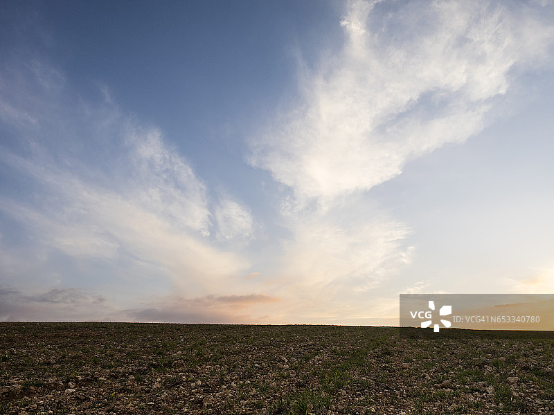 春日田野橙色晚霞图片素材
