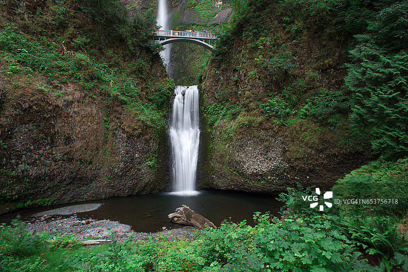 坚实瀑布图片素材