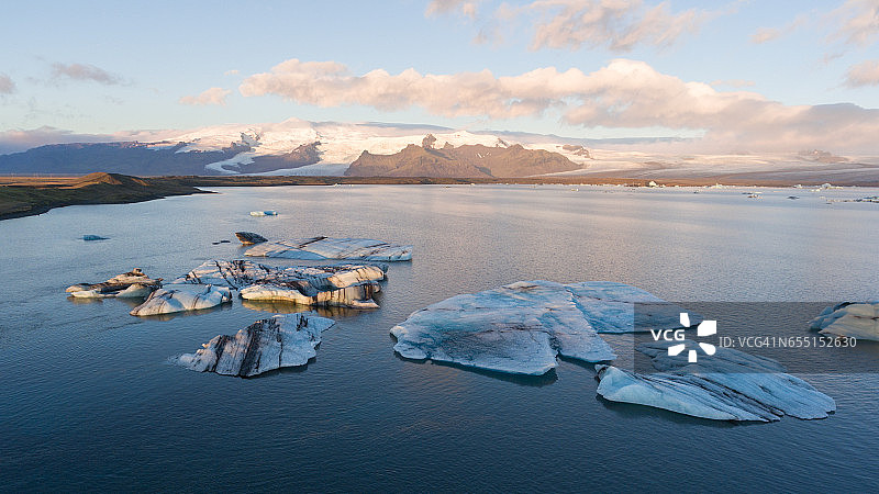 杰古沙龙冰川泻湖的壮丽景色图片素材