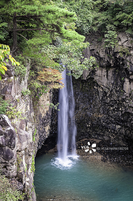 宰因瀑布图片素材