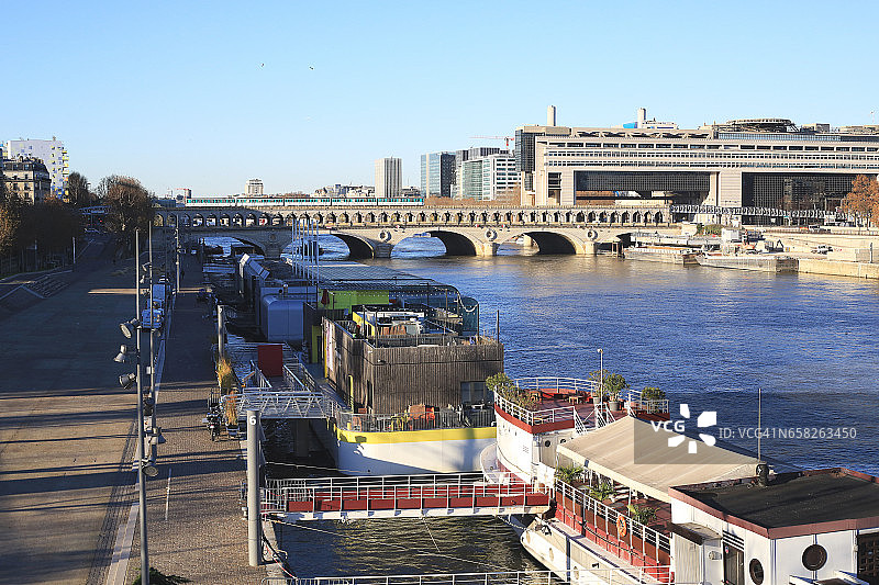 巴黎贝尔西区、贝尔西桥与经济财政部（法国，2016年11月28日）图片素材