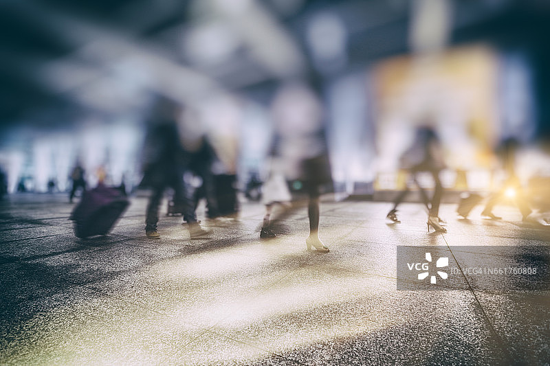 繁忙的机场行人图片素材