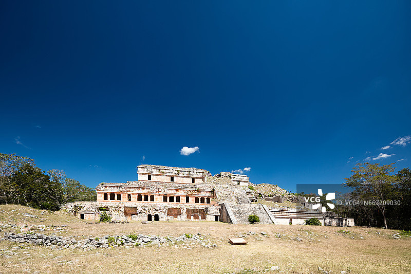墨西哥尤卡坦萨伊尔考古遗址的萨伊尔宫图片素材