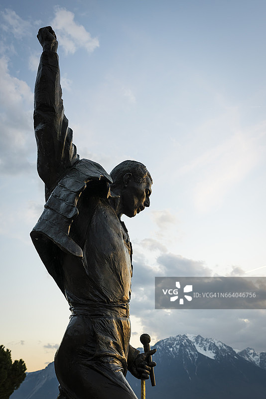 瑞士蒙特勒日内瓦湖畔的弗雷迪·默丘里纪念馆图片素材