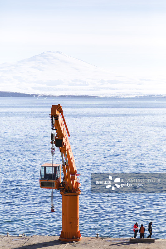 马里奥·祖凯利站，新地湾的码头起重机图片素材
