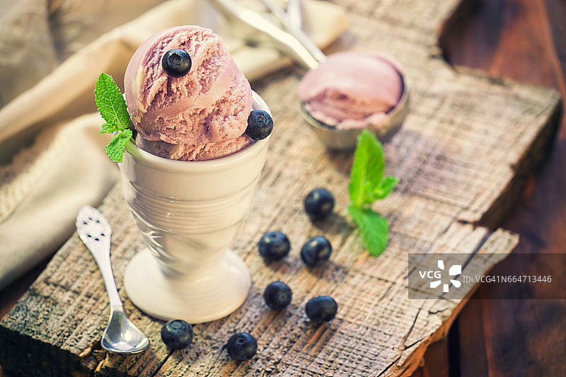 自制蓝莓冰淇淋图片素材