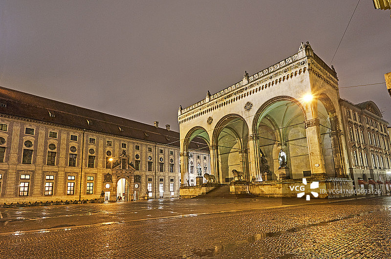 音乐厅广场上的费尔德元帅纪念堂图片素材