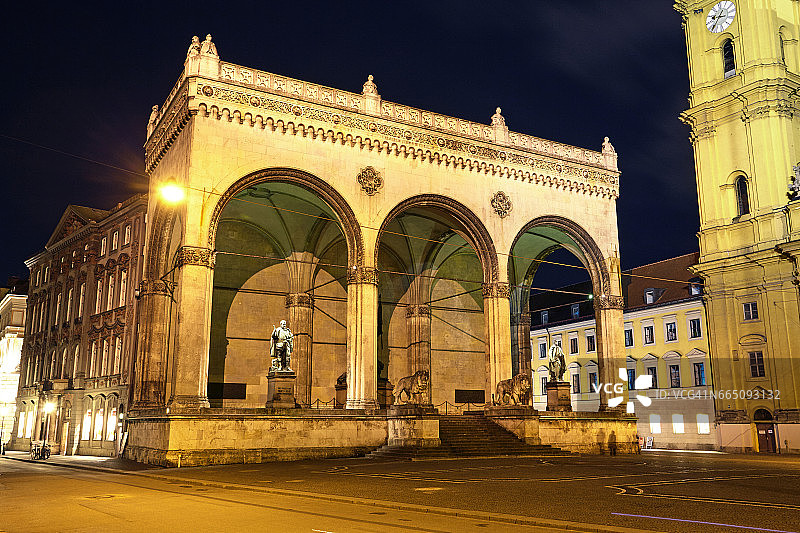 音乐厅广场上的费尔德元帅纪念堂图片素材