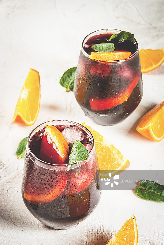 西班牙传统鸡尾酒：夏日红酒图片素材