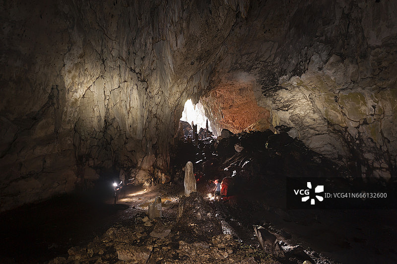 拉贾安帕群岛的蝙蝠洞，印度尼西亚图片素材